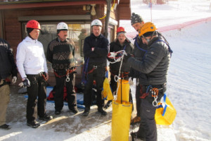 Szkolenie w stacji narciarskiej Słotwiny - Azoty z zakresu ewakuacji kolei linowej w przypadku awaryjnego zatrzymania