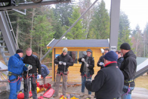 Szkolenie w stacji narciarskiej Tylicz z zakresu ewakuacji kolei linowej w przypadku awaryjnego zatrzymania